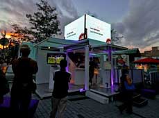 爵士音樂節上的pop-up式集裝箱房屋