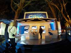 紅牛冰雪節上的pop-up式集裝箱房屋