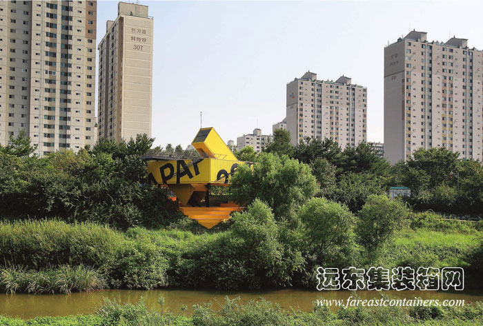 開敞集裝箱學校所處的周邊環境