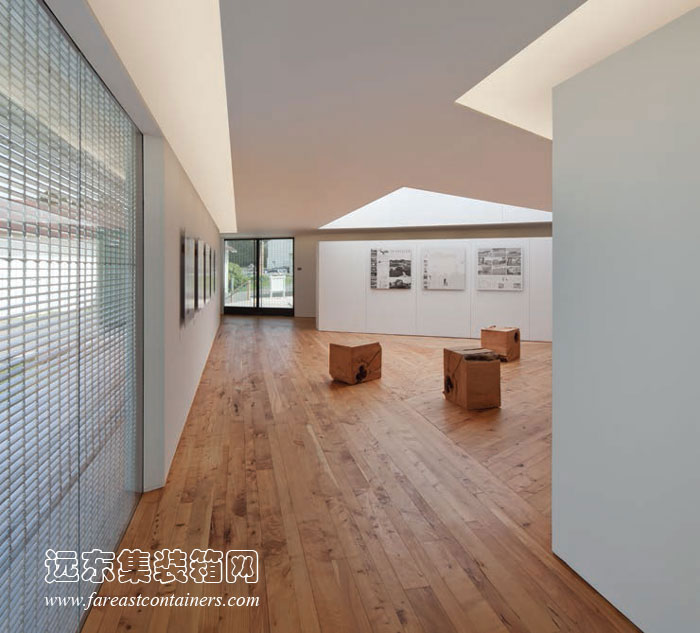 集裝箱建筑： Triskelion 集裝箱美術館的內部