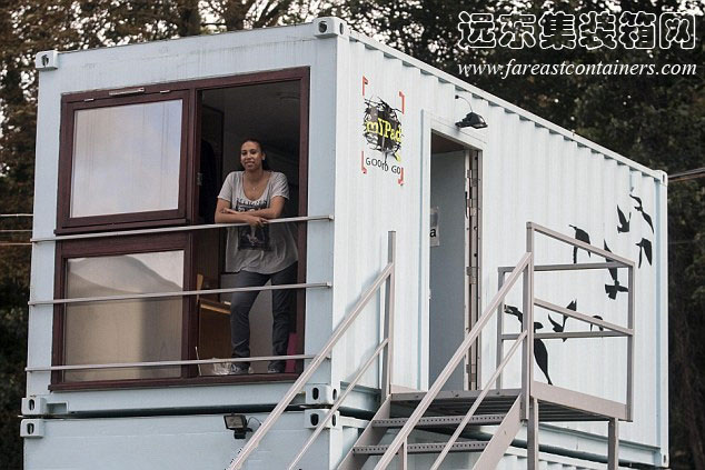 集裝箱公寓內的居住者