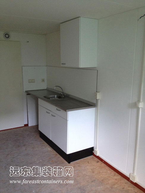 英國布賴頓集裝箱公寓內部管線插頭及供熱系統的安裝